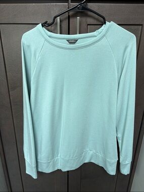 Eddie Bauer Women's Mint Green Lightweight Crewneck Sweatshirt